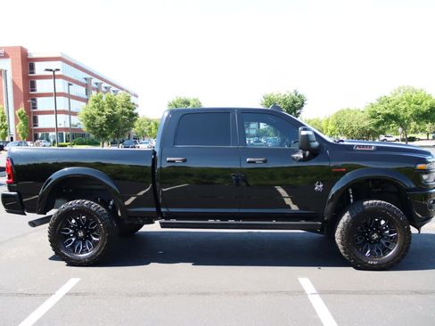 Used 2025 RAM 2500 Big Horn AWD/4WD image 5