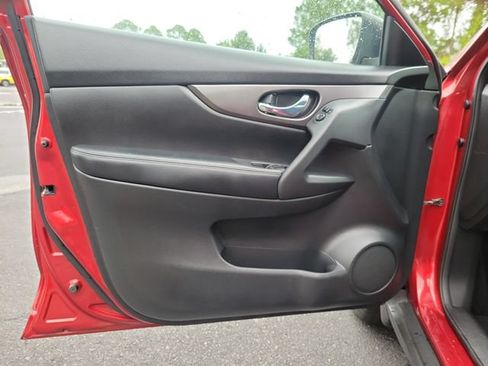 Used 2016 Nissan Rogue S FWD image 19