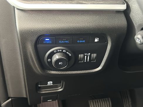 Used 2023 Jeep Grand Cherokee 4WD 4xe w/ Luxury Tech Group II image 23