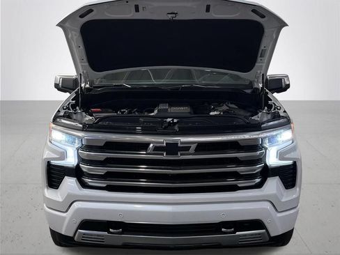 Used 2023 Chevrolet Silverado 1500 High Country w/ High Country Premium Package AWD/4WD image 5