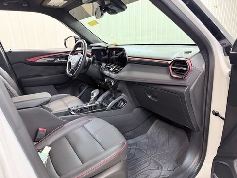 Used 2025 Chevrolet TrailBlazer RS w/ Convenience Package AWD/4WD image 34