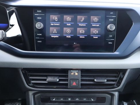 Certified 2022 Volkswagen Taos SE image 20