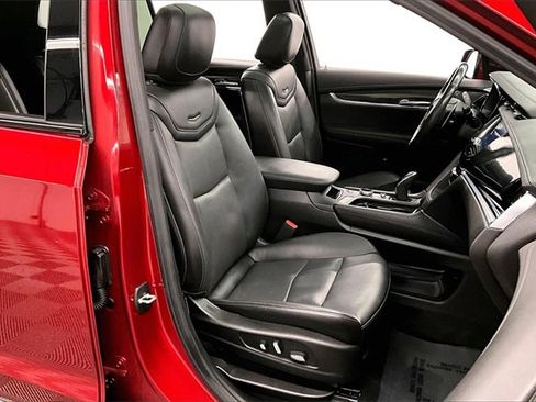 Used 2023 Cadillac XT6 Sport w/ Technology Package image 7