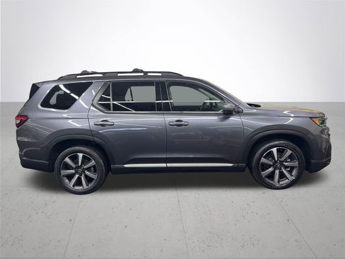 Used 2023 Honda Pilot Touring image 8