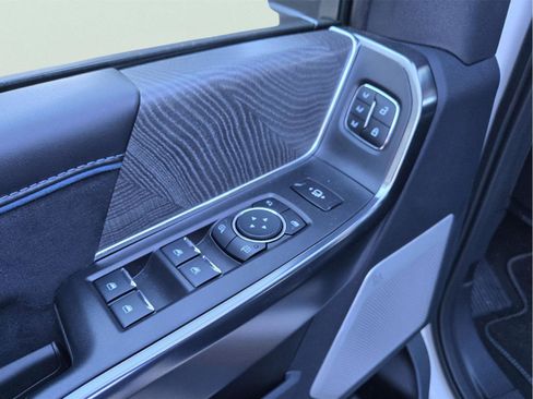 Used 2025 Ford F350 Platinum image 25