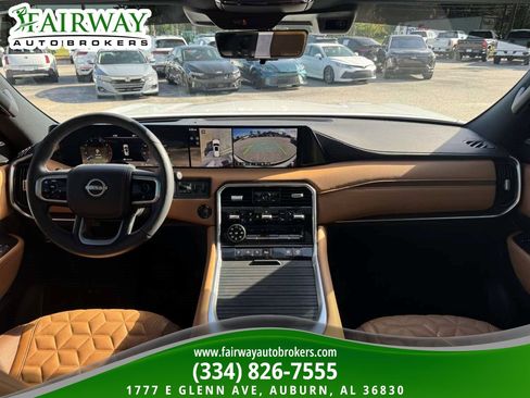 Used 2025 Nissan Armada Platinum Reserve AWD/4WD image 15
