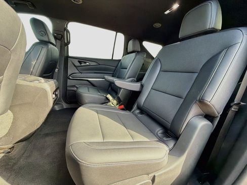 Used 2025 Chevrolet Traverse LT FWD image 21