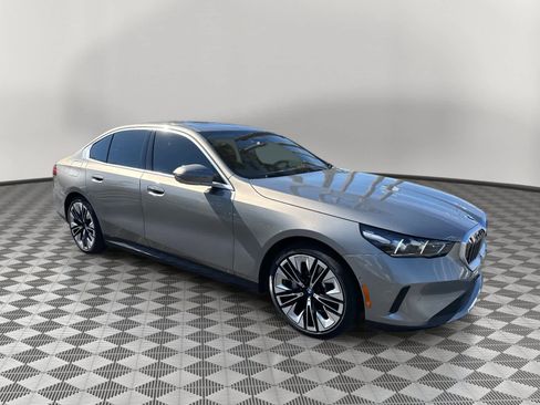Certified 2025 BMW 530i xDrive w/ Premium Package image 1