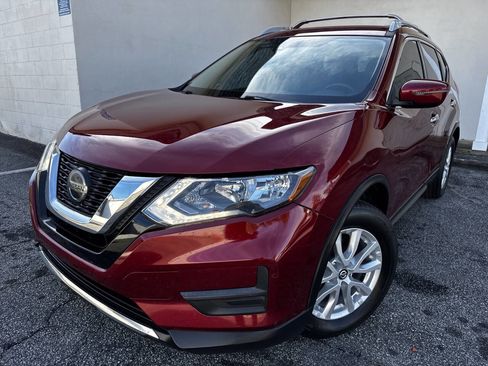 Used 2019 Nissan Rogue SV image 1