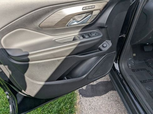 Used 2023 GMC Terrain SLT image 10