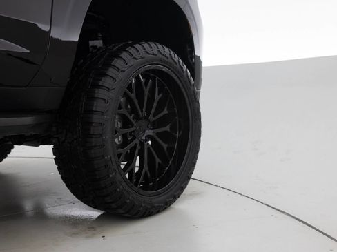 Used 2023 Chevrolet Suburban RST image 18