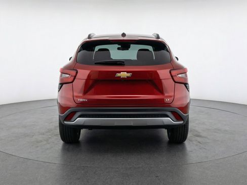 Used 2025 Chevrolet Trax LT image 7