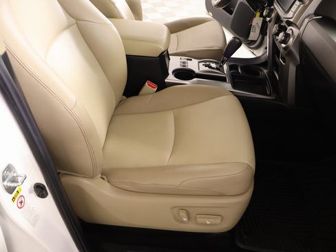 Used 2015 Toyota 4Runner SR5 image 14