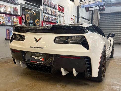 Used 2018 Chevrolet Corvette Z06 RWD image 7