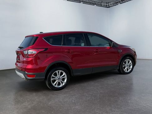 Used 2017 Ford Escape SE image 3