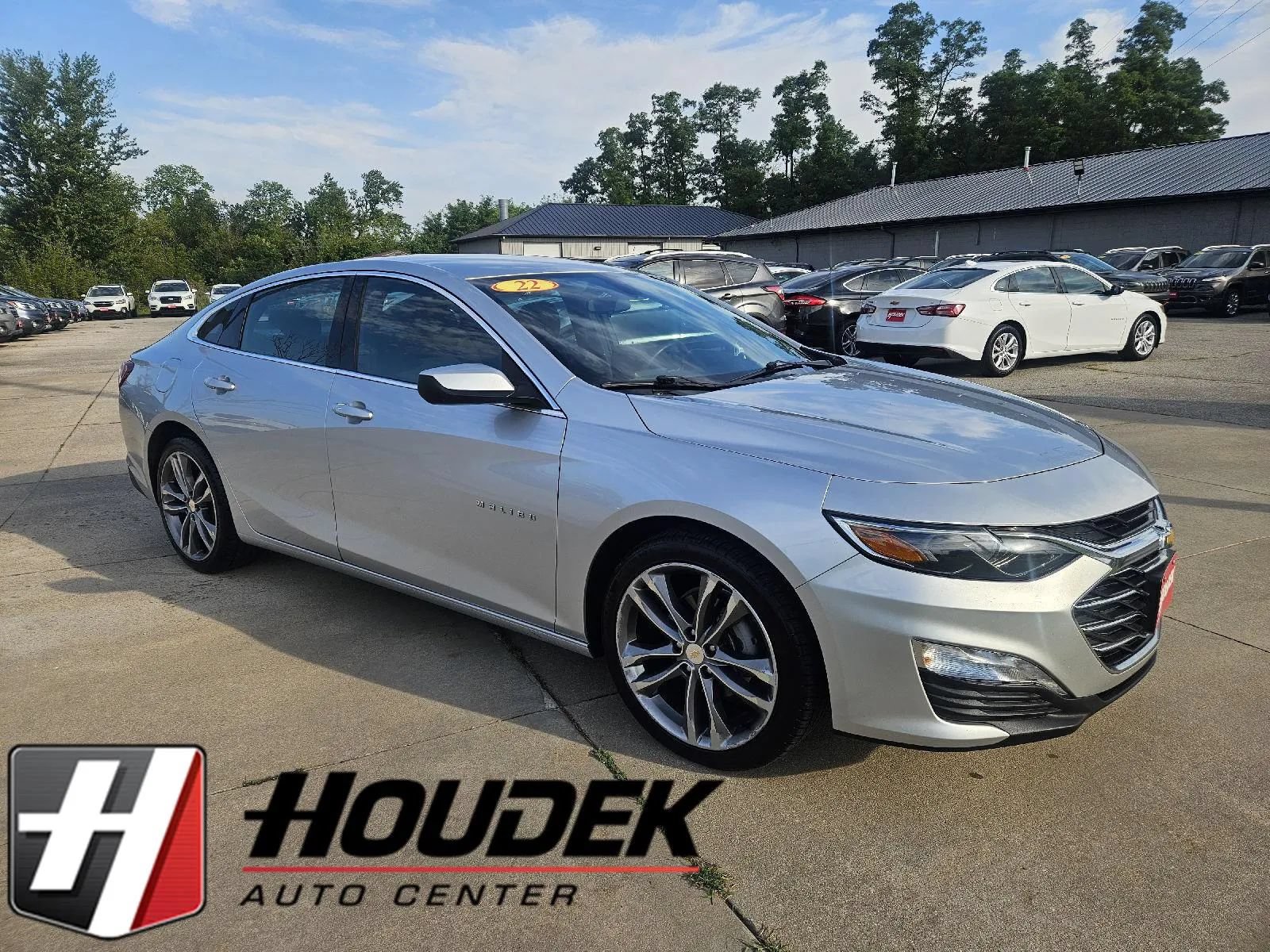 Used 2022 Chevrolet Malibu LT FWD image 1