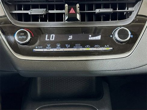 Used 2022 Toyota Corolla LE image 16