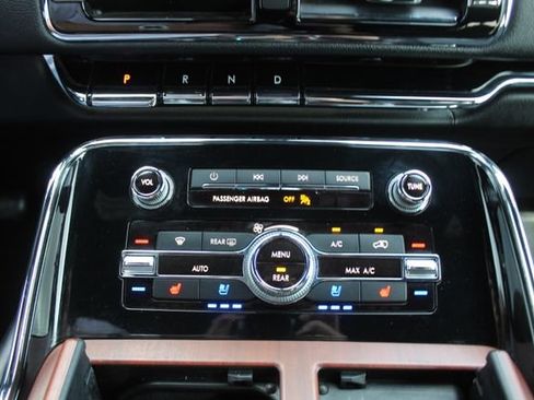 Used 2020 Lincoln Navigator 2WD image 34