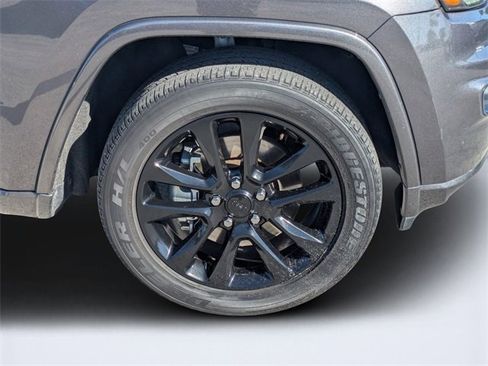 Used 2021 Jeep Grand Cherokee Laredo X image 10