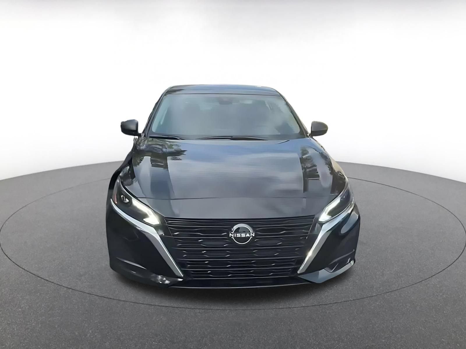 Used 2025 Nissan Altima 2.5 SV FWD image 4