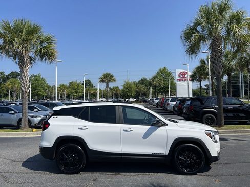 Used 2023 GMC Terrain SLE w/ Elevation Edition FWD image 11