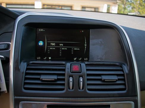 Used 2015 Volvo XC60 T5 Premier image 22