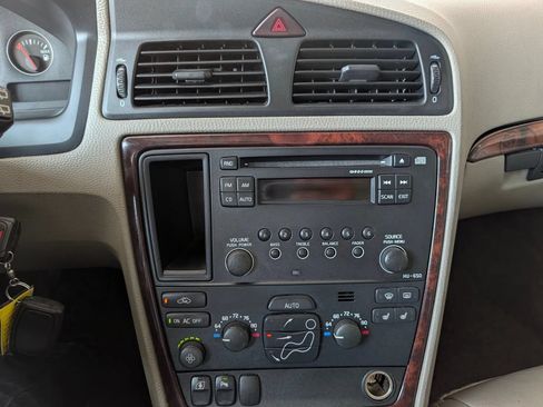 Used 2006 Volvo XC70 Ocean Race Edition AWD/4WD image 36