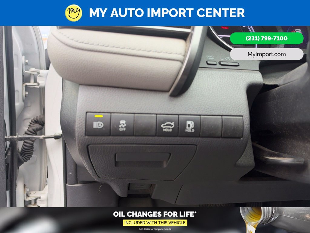 Used 2020 Toyota Camry XLE w/ Sunroof Package FWD image 12