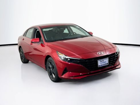 Used 2023 Hyundai Elantra SEL w/ Cargo Package FWD image 3