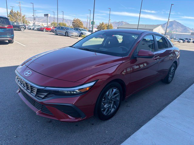 Used 2024 Hyundai Elantra SEL FWD image 3