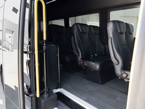 Used 2019 Mercedes-Benz Sprinter 3500 image 36