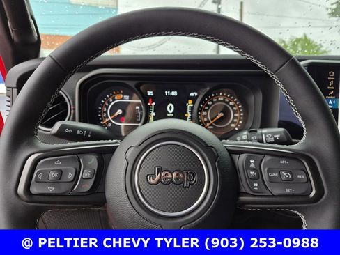 Used 2025 Jeep Wrangler Unlimited Rubicon AWD/4WD image 21