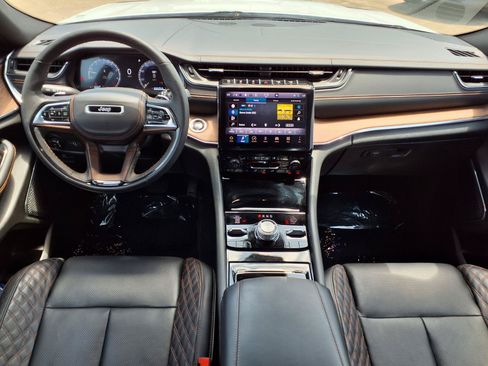 Used 2025 Jeep Grand Cherokee Summit AWD/4WD image 7