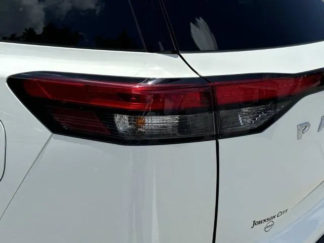 Certified 2025 Nissan Pathfinder SV AWD/4WD image 11