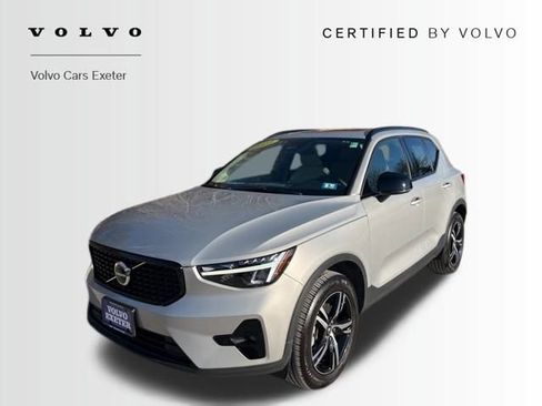Certified 2023 Volvo XC40 B5 Plus w/ Climate Package image 3