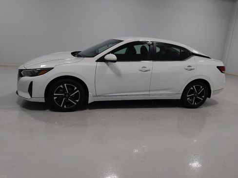 Used 2024 Nissan Sentra SV image 2
