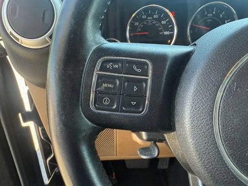 Used 2016 Jeep Wrangler Unlimited Sahara w/ Connectivity Group AWD/4WD image 35