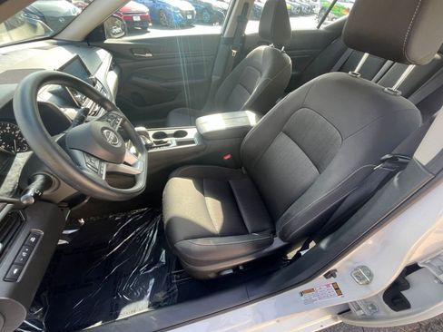 Used 2025 Nissan Altima 2.5 SV image 30