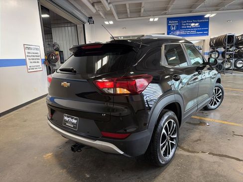 Used 2025 Chevrolet TrailBlazer LT w/ Convenience Package AWD/4WD image 5