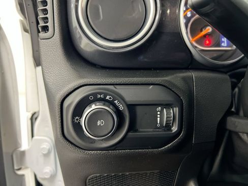 Used 2023 Jeep Wrangler Unlimited Sahara AWD/4WD image 19