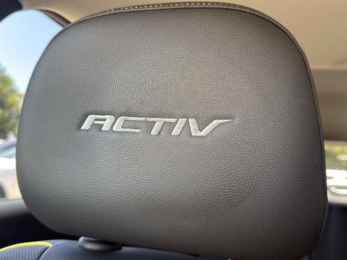 Used 2024 Chevrolet Trax ACTIV w/ Sunroof Package FWD image 39