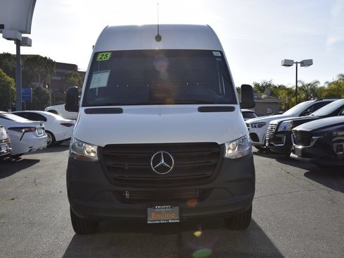 Used 2025 Mercedes-Benz Sprinter 2500 image 10
