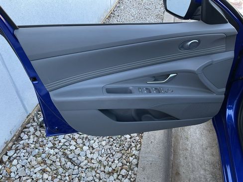 Used 2025 Hyundai Elantra SEL image 13