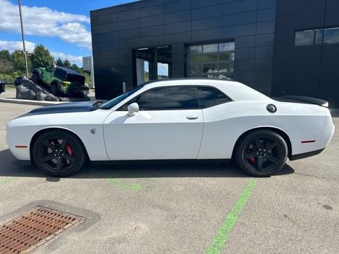Used 2021 Dodge Challenger SRT Hellcat RWD image 2