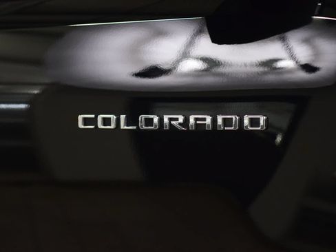 Used 2024 Chevrolet Colorado Z71 w/ Z71 Convenience Package 2 AWD/4WD image 17
