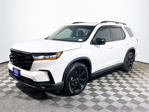 Used 2025 Honda Pilot Black Edition image 3
