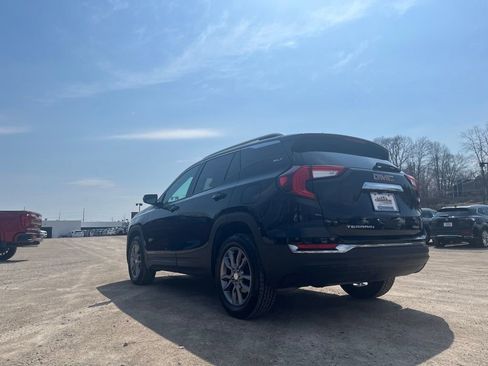 Used 2024 GMC Terrain SLT image 8