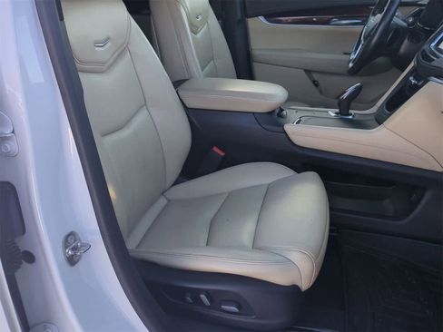 Used 2017 Cadillac XT5 Luxury w/ Driver Awareness Package image 22