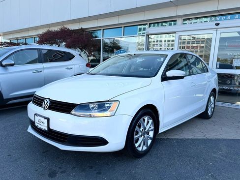 Used 2011 Volkswagen Jetta SE image 3