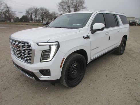 New 2026 GMC Yukon XL Denali image 9